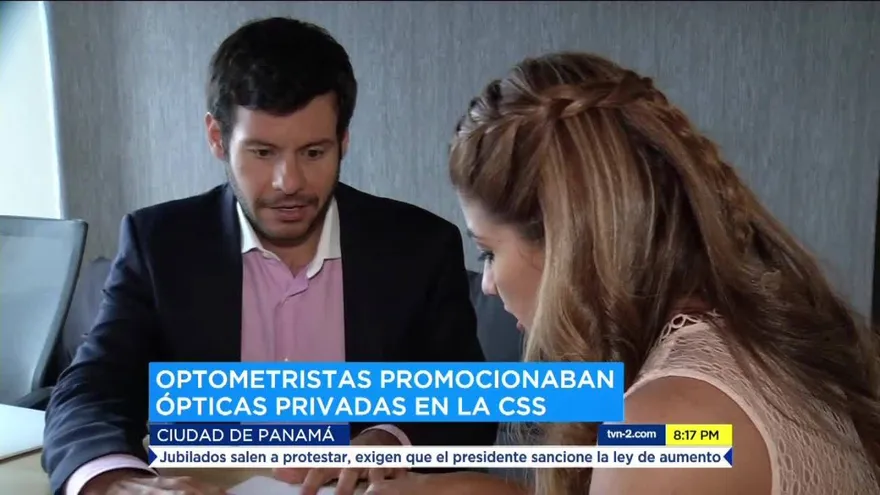 Optometristas promocionaban ópticas privadas en la CSS