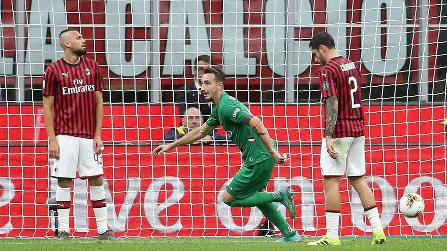 El Milan toca fondo ante el Fiorentina (1-3) y roza la zona de descenso