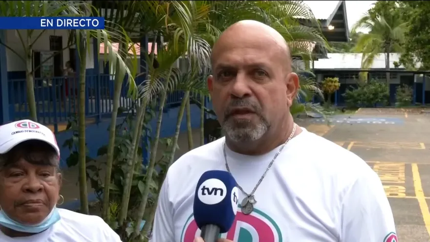 Precandidato Luis Daniel vota en primarias CD