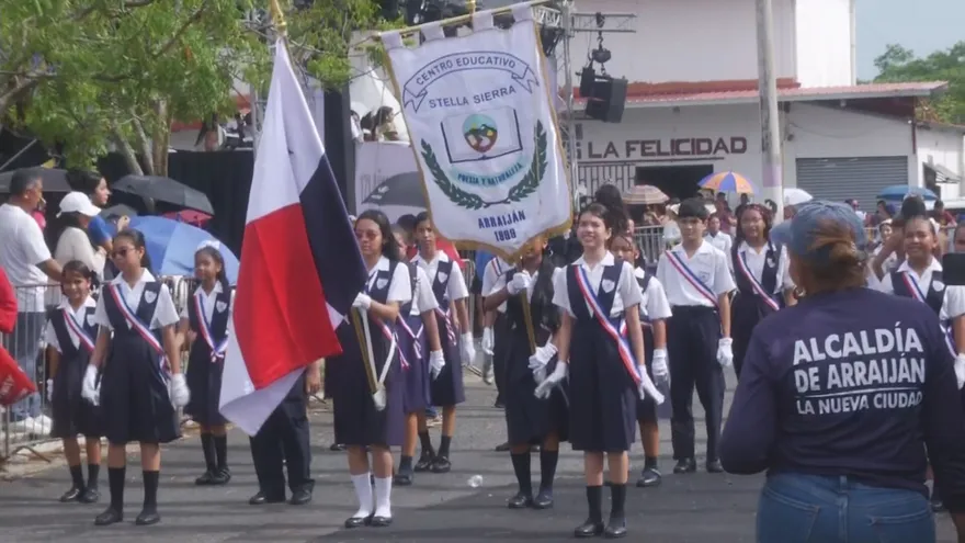 Desfile cívico por los 171 años de fundación de Arraiján.