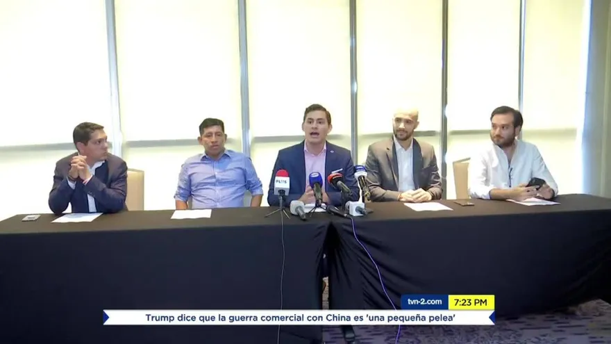 Diputados por la libre postulación anuncian renuncia a beneficios dados por la Asamblea