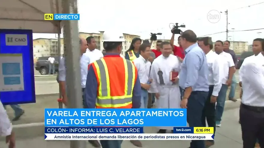 Varela entrega residencias en el proyecto Altos de Los Lagos en Colón