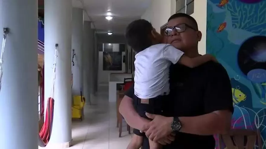 Pequeño guerrero supera cáncer cerebral con tratamiento en España