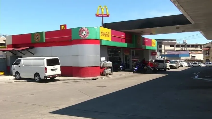 Cinco delincuentes detenidos por robo en restaurante de la capital