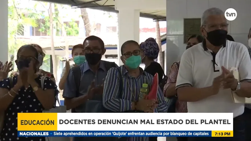 Profesores del Instituto Comercial Panamá mantienen las clases paralizadas