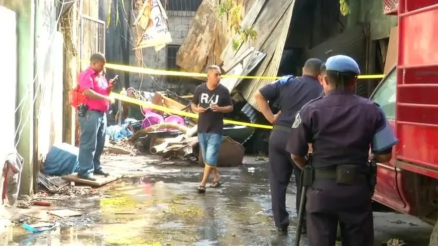 Encuentran una víctima tras incendio en Santa Ana