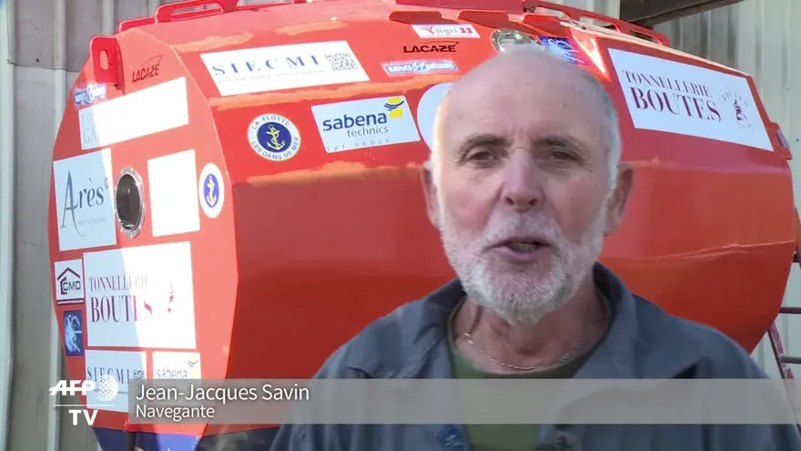 Aventurero de 71 años busca cruzar el Atlántico en un barril