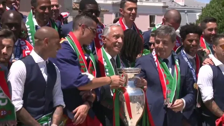 La selección de Portugal recibió condecoración del presidente