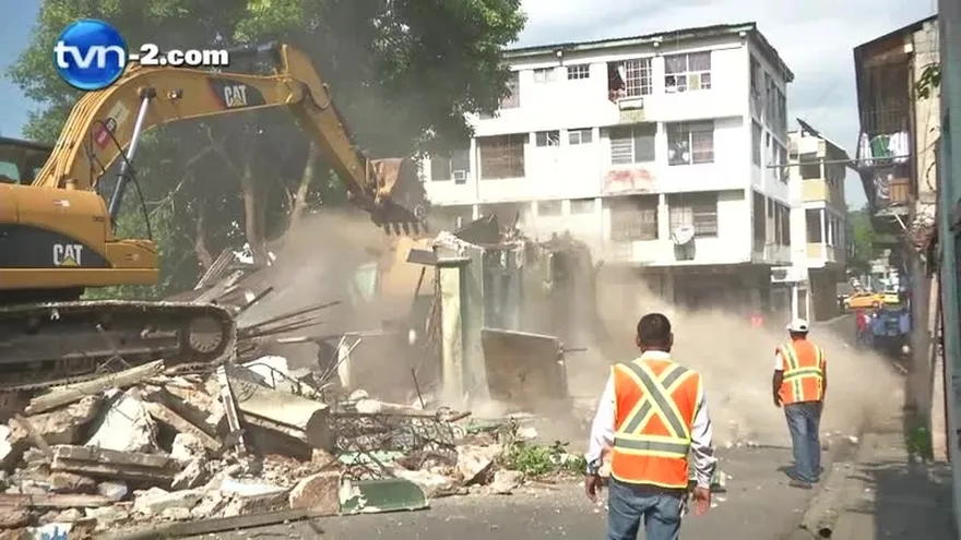 Tumban viejo caserón en Santa Ana