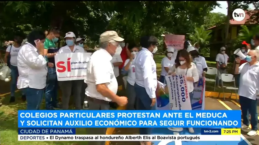 Representantes de colegios particulares protestan ante el Meduca