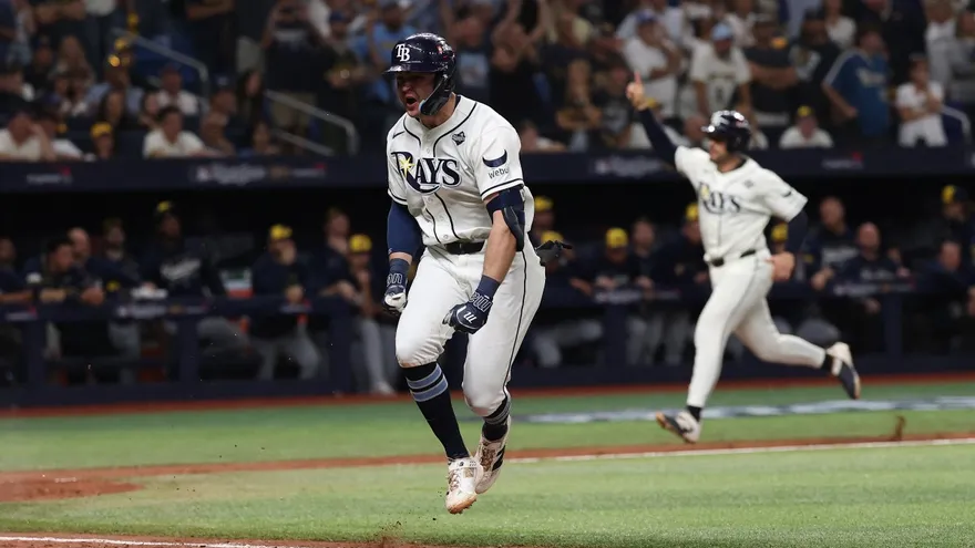 Ben Williamson celebra tras conectar el hit decisivo para los Rays en el Juego 4 de la Serie Mundial 2026