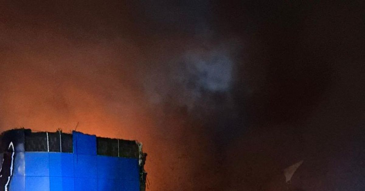 Bomberos de Panamá Oeste atienden incendio en una bodega de almacenamiento en La Chorrera