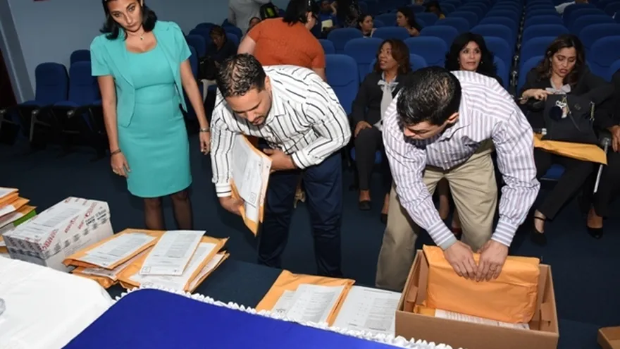 30 empresas participan en el acto público para el suministro de medicamentos