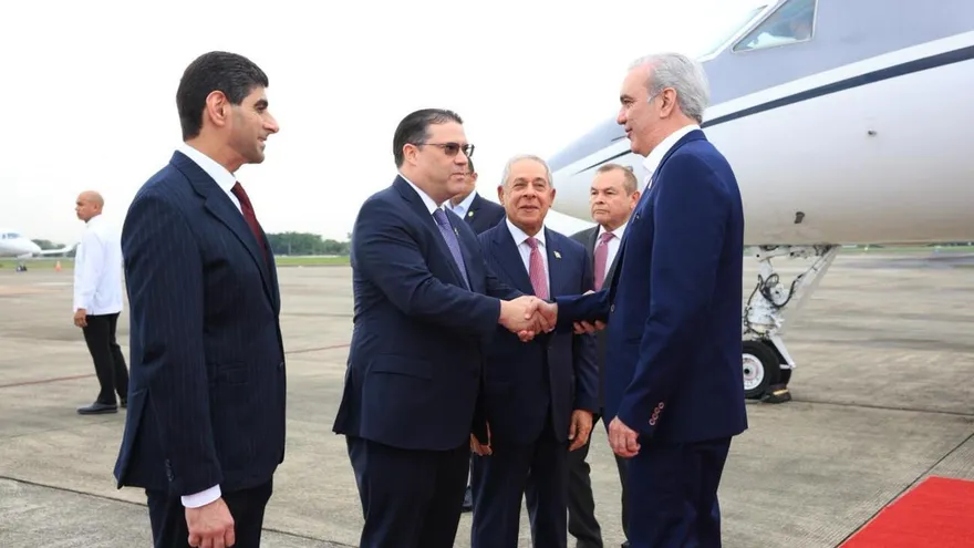 El presidente dominicano Luis Abinader a su llegada a Panamá.