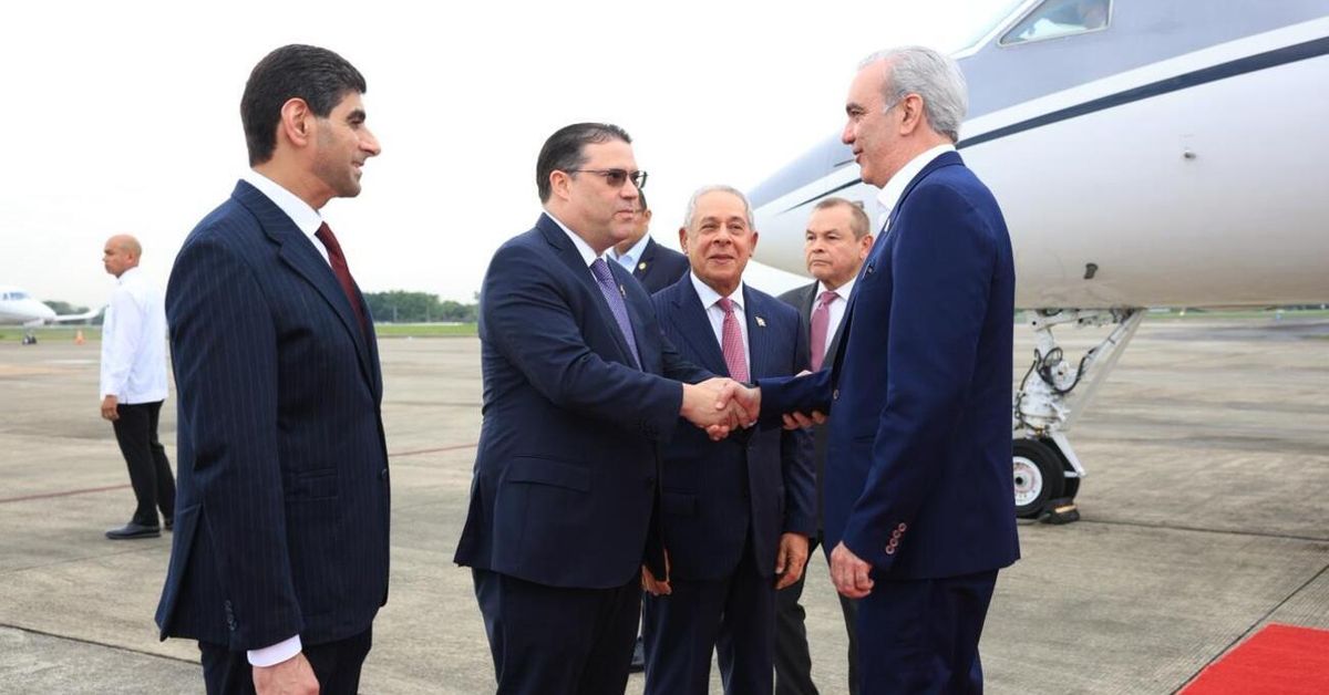 Presidente dominicano Luis Abinader llegó a Panamá, será orador principal del Congreso Mundial de Zonas Francas