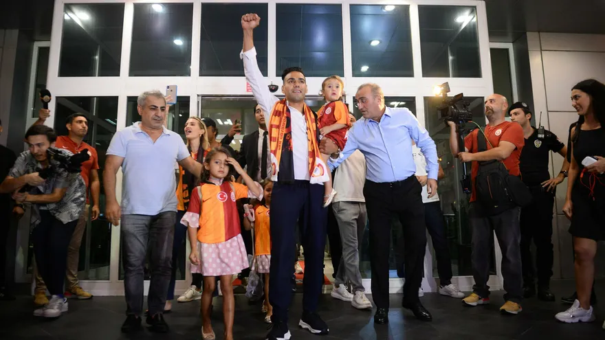 Falcao firma por tres temporadas por el Galatasaray