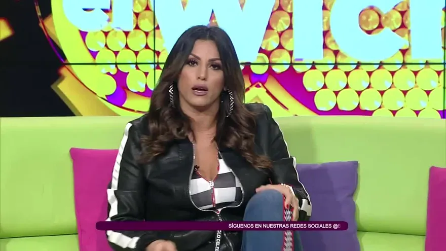 Extranjera que muestra los senos en el Canal de Panamá, se da duro con Alvaro Alvarado