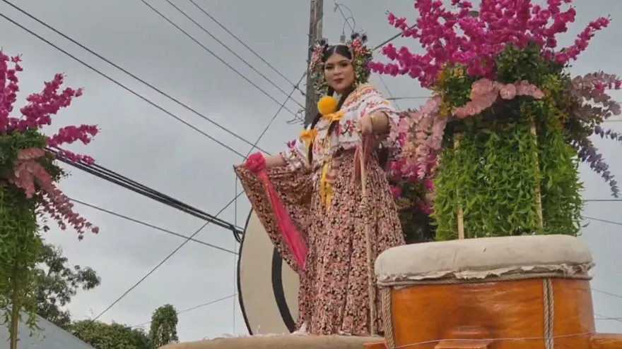 Desfile típico en Río de Jesús