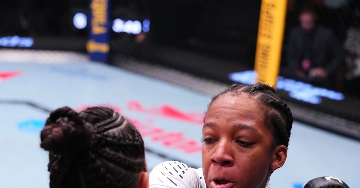 Joselyne Edwards vs Norma Dumont| La 'Pantera' panameña se impone por decisión en UFC Vegas 116