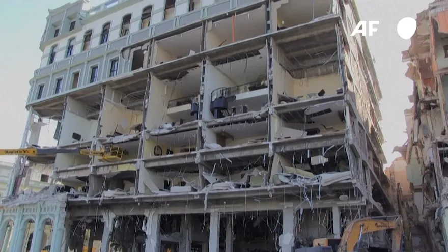 Continúa la búsqueda entre los escombros del emblemático hotel Saratoga de La Habana.