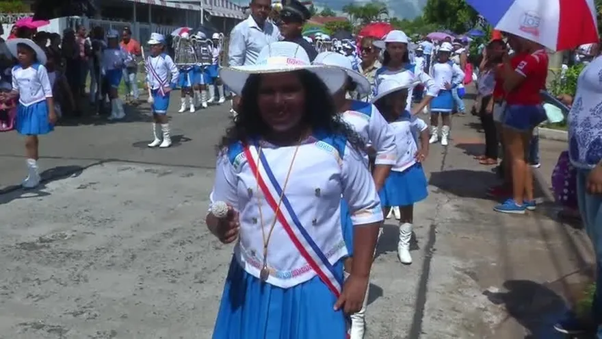 Panameños en Mañanitas y Don Bosco rinden honor a la patria