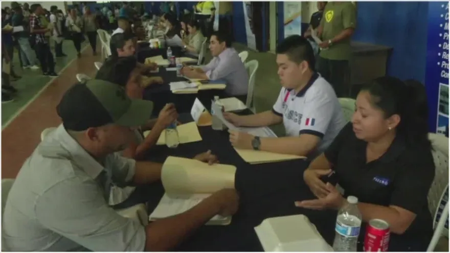 Casi 2 mil personas participaron en feria de empleo en Coclé