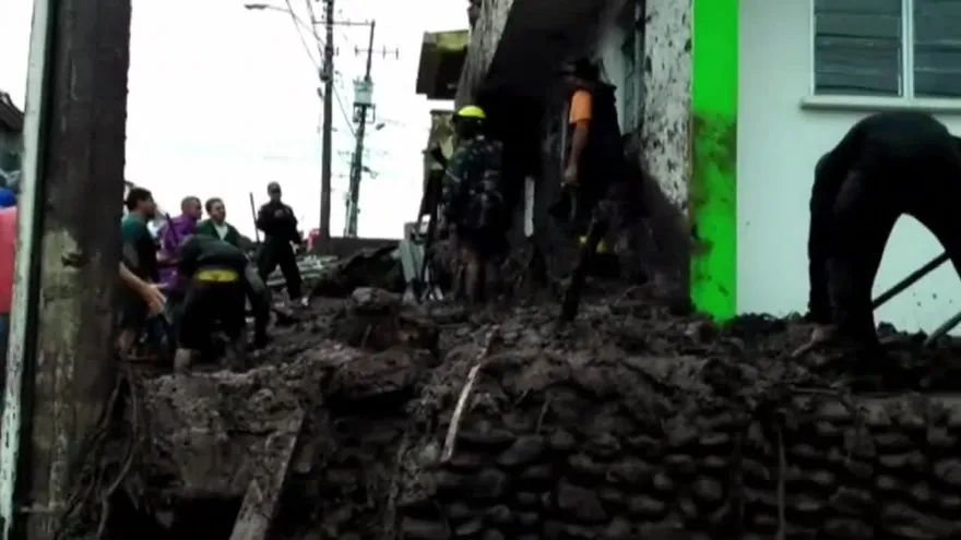 Aumenta a 16 la cifra de muertos por deslaves en Colombia