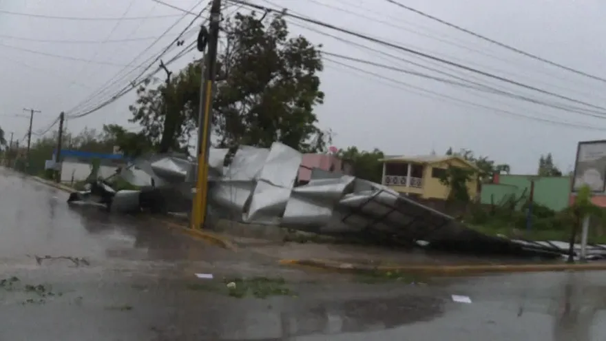 Huracán María causa daños en Dominicana pese a degradarse