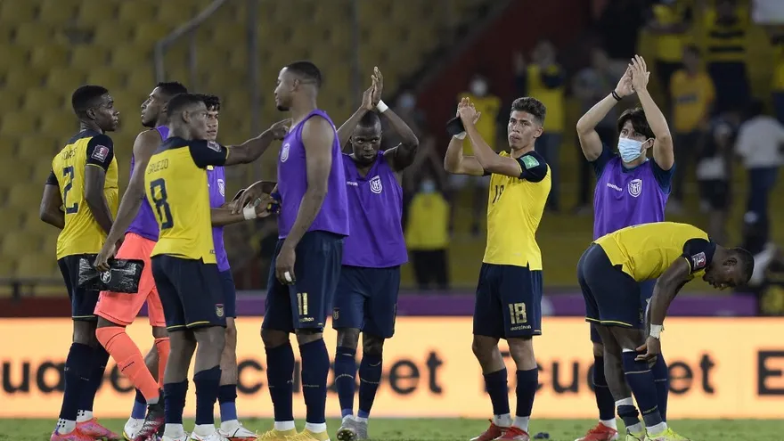 Ecuador planifica su partido ante una difícil Colombia en partido de eliminatoria mundialista
