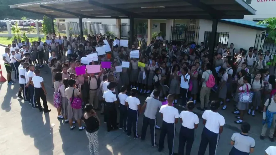 Estudiantes de escuela China – Taiwán protestan