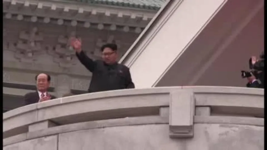 Corea del Norte muestra su orgullo nuclear con gran desfile