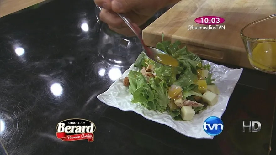 Ensalada de pechuga de Pavo cocido, Queso Mozzarella y Crutones