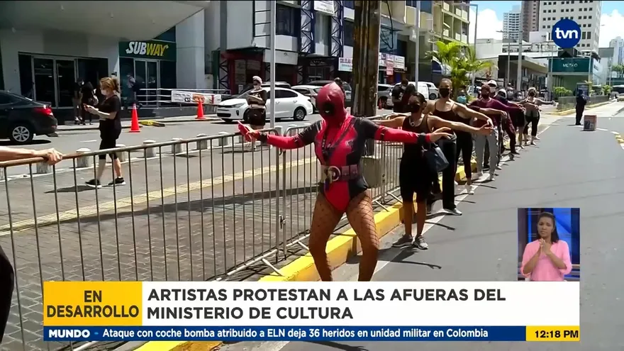 Artistas protestan frente al Ministerio de Cultura