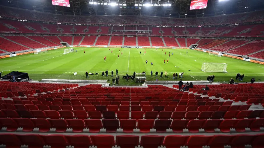Los hinchas vuelven a los estadios húngaros pero con restricciones