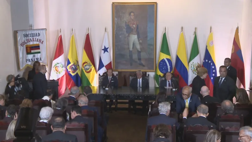 Brasil entrega las actas a Panamá en el salón Bolívar de la Cancillería.