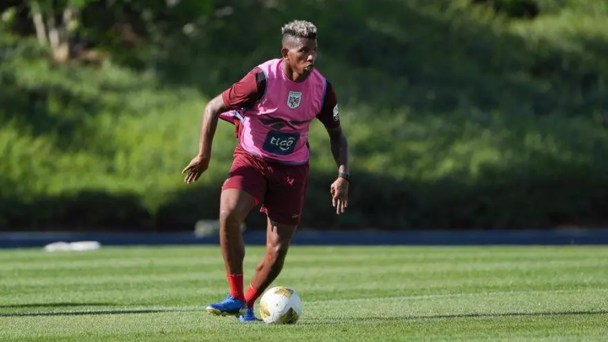 Fidel Escobar entrenado con la selección de Panamá en Copa Oro 2025