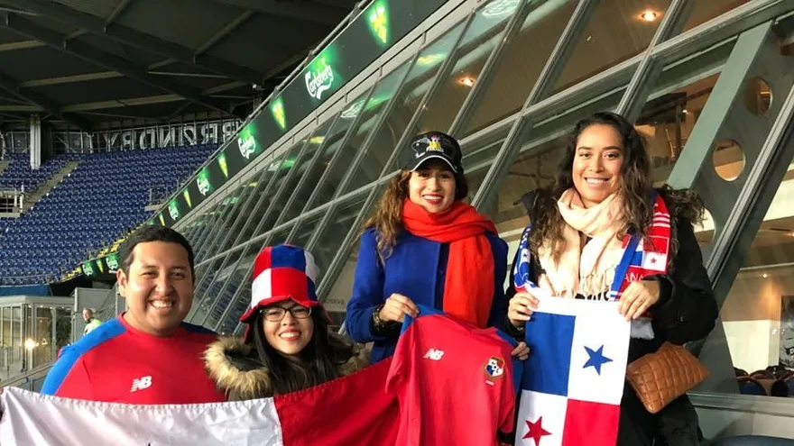 Panameños le dan color al entrenamiento de la Sele en Dinamarca
