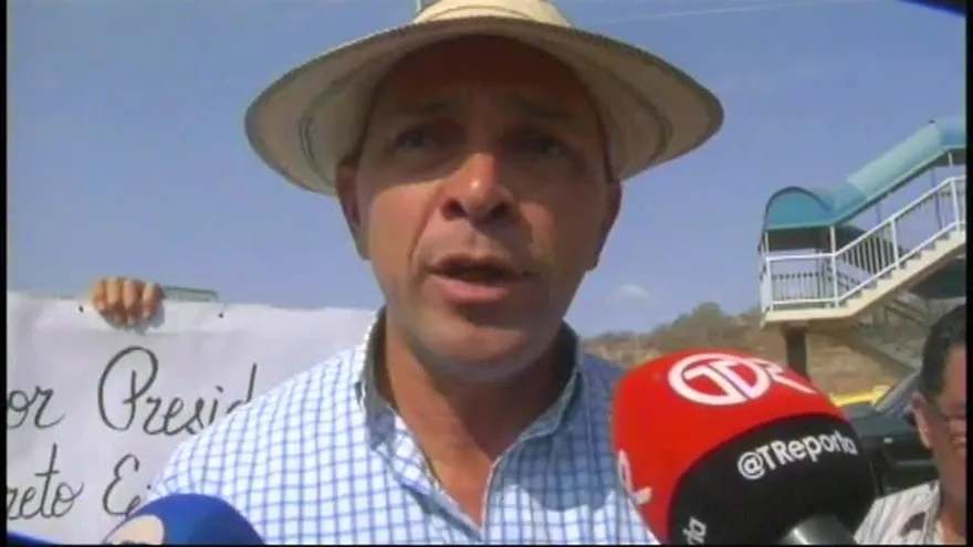 Los residentes de Guararé cerraron la vía frente a la rotonda del Hospital Joaquín Pablo Franco Sayas en Los Santos.