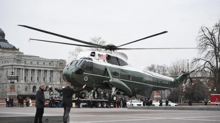 Los Obama dejan Washington por última vez en el helicóptero presidencial.