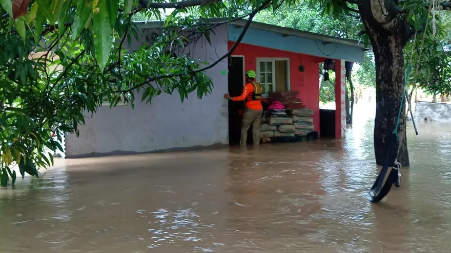 Viviendas inundadas en Tonosí, Los Santos