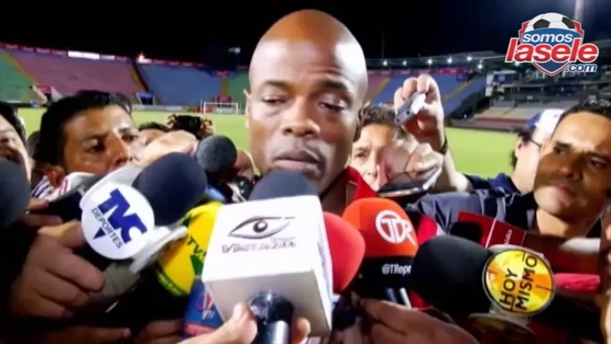 Declaraciones de Julio Dely Valdés luego del reconocimiento del césped