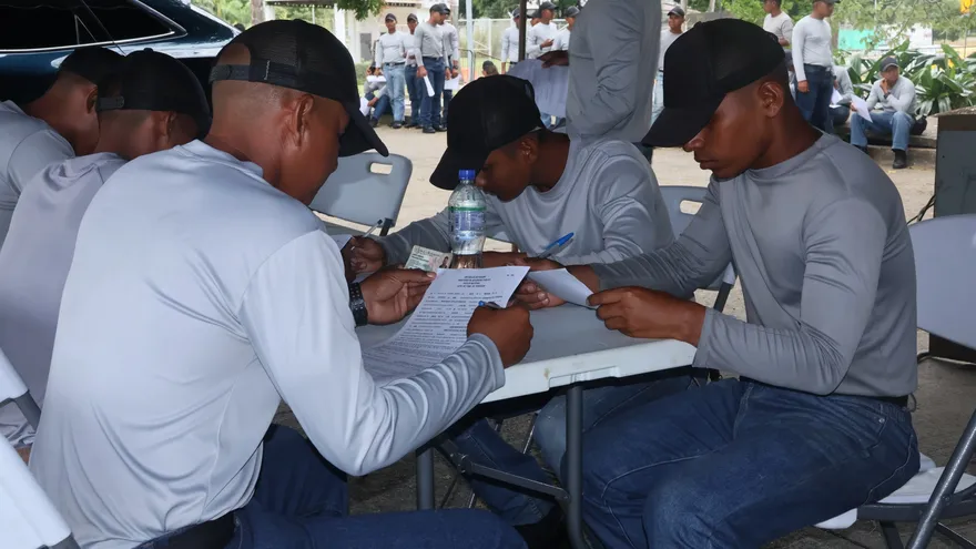 Un total de 727 nuevos agentes firmaron su nombramiento como miembros de la Policía Nacional