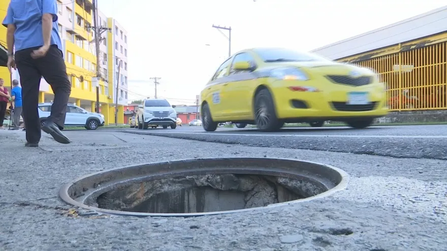 Alcantarilla sin tapadera