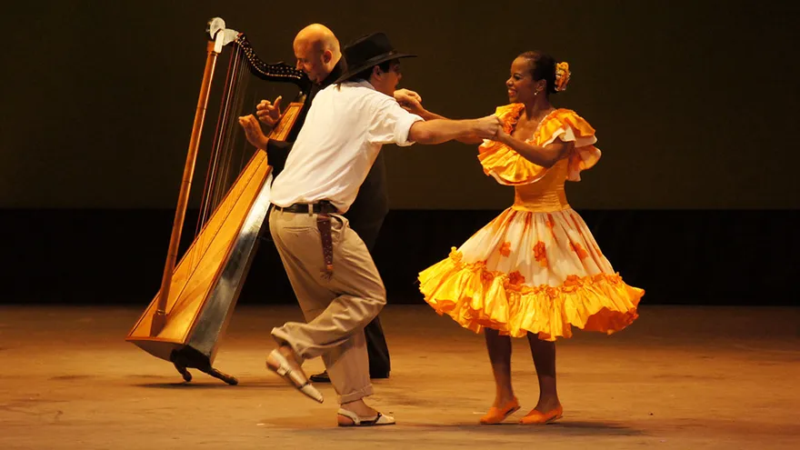 El joropo de Venezuela, mezcla de baile y música, es Patrimonio Cultural de la Humanidad