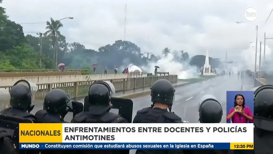 En Azuero docentes son desalojados por agentes de la Policía Nacional