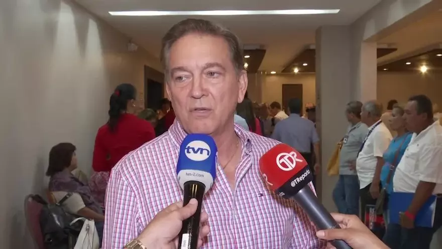 El PRD reúne a sus convencionales a puerta cerrada y sin teléfonos en mano