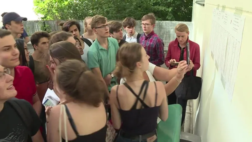 Huelga de profesores en Francia retrasa resultados del bachillerato