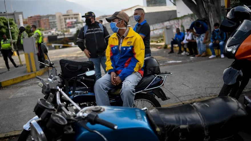 Venezuela en una 'tormenta perfecta': sin gasolina y ante una pandemia