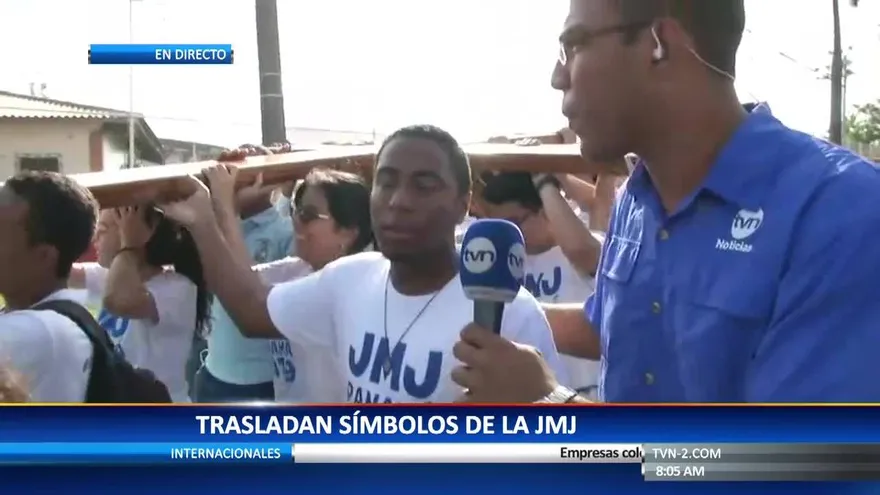 Entrevista de jóvenes que cargan la Cruz Peregrina  y el Icono de la Vírgen María