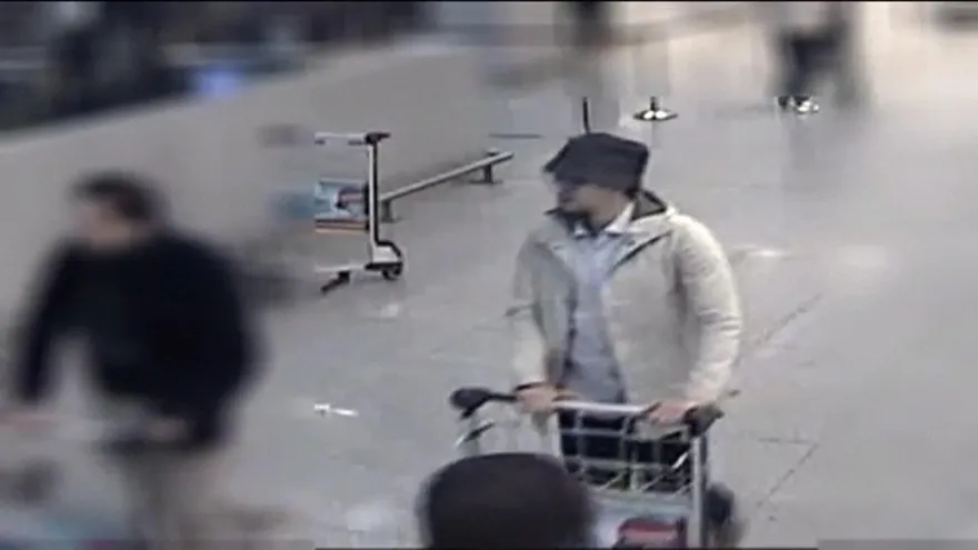 Policía belga divulga video del “hombre del sombrero”